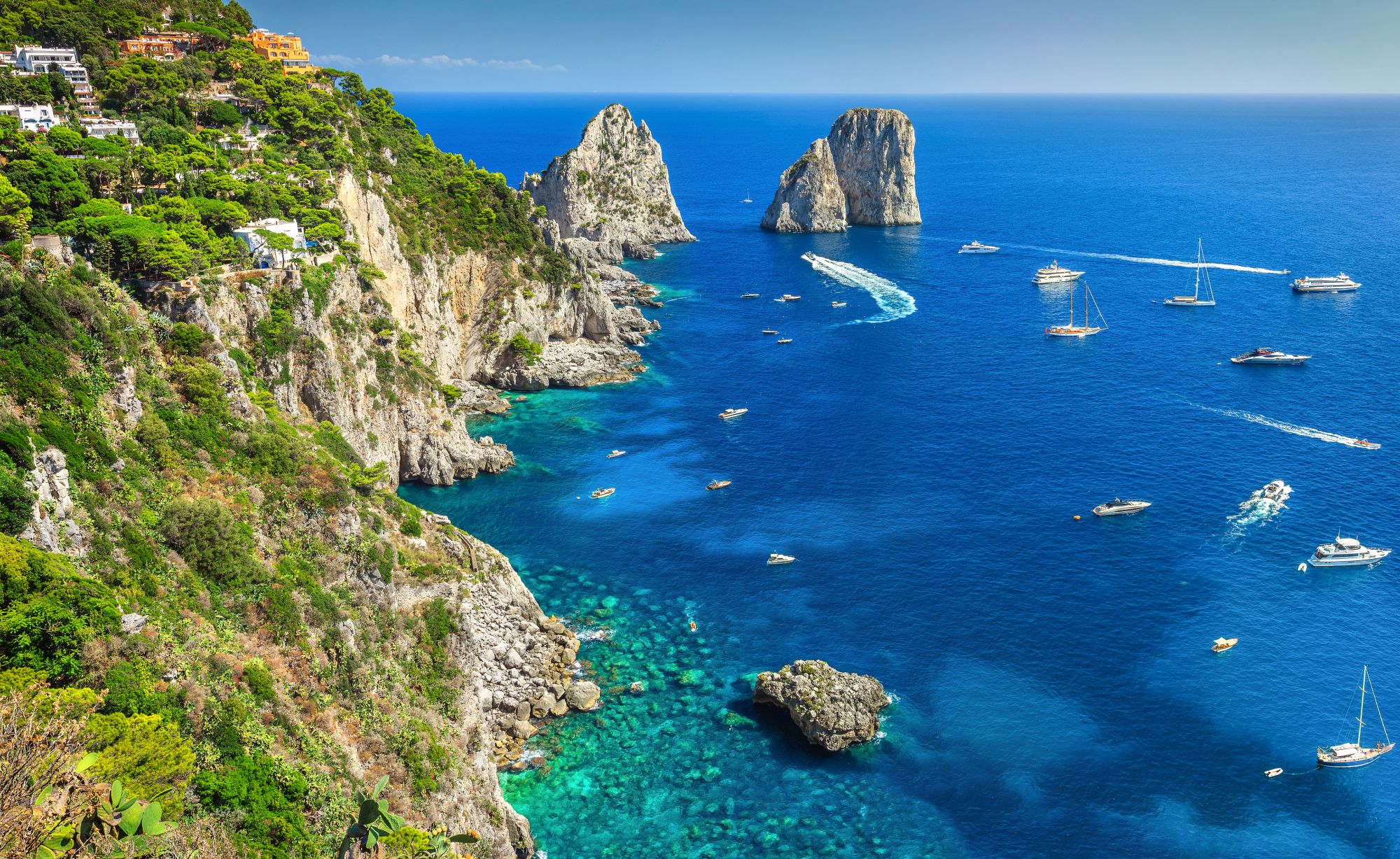 Giro di Capri in Barca: Cosa Vedere e Dove Fare il Bagno