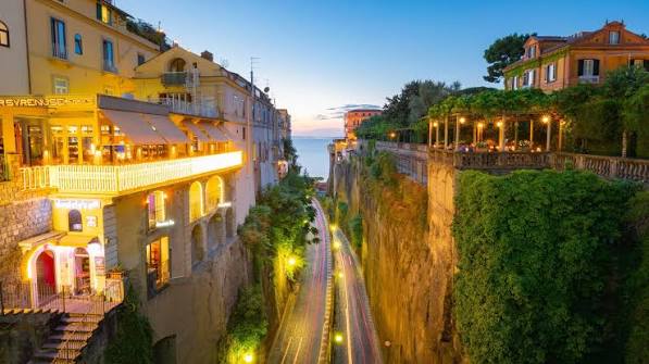 Sorrento: un viaggio romantico tra mare e caffè