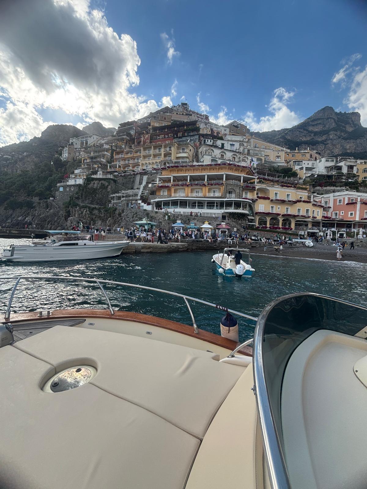 Da Sorrento: Tour della Costiera Amalfitana 8h — ormeggiata a Sorrento