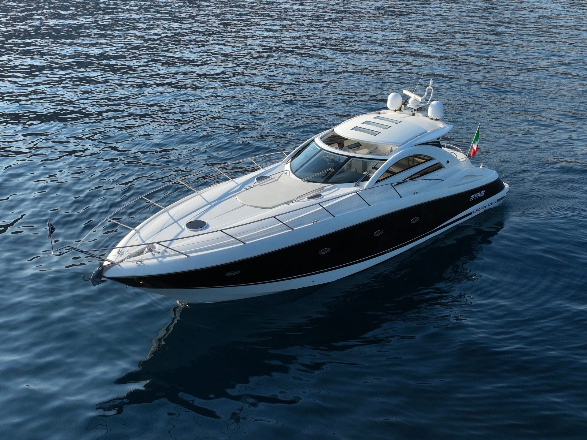 Sunseeker Portofino 53 — ormeggiata a Capri