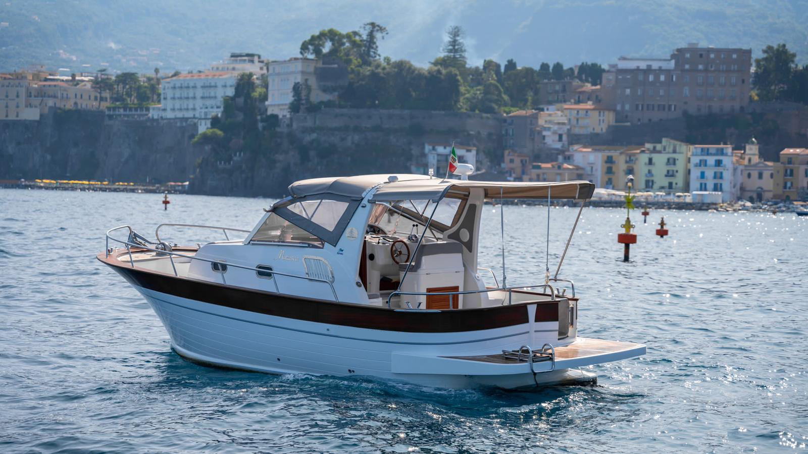Capri Tour in gozzo - max 10 pax - Partenza da Sorrento - Full Day