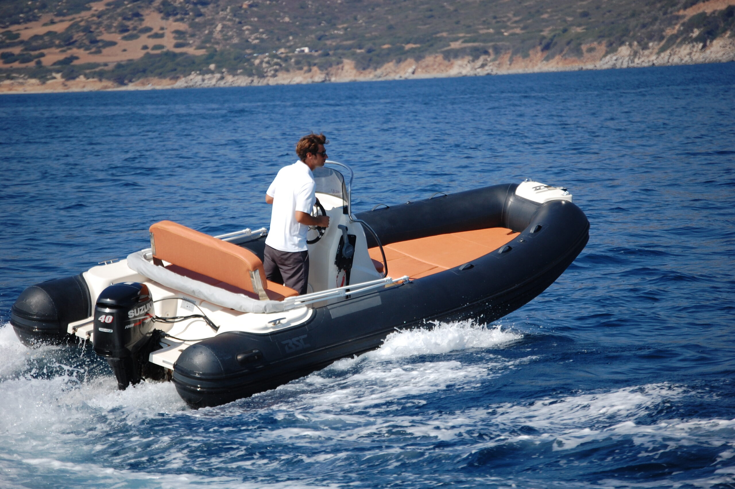 gommone 5 metri senza patente - villasimius 